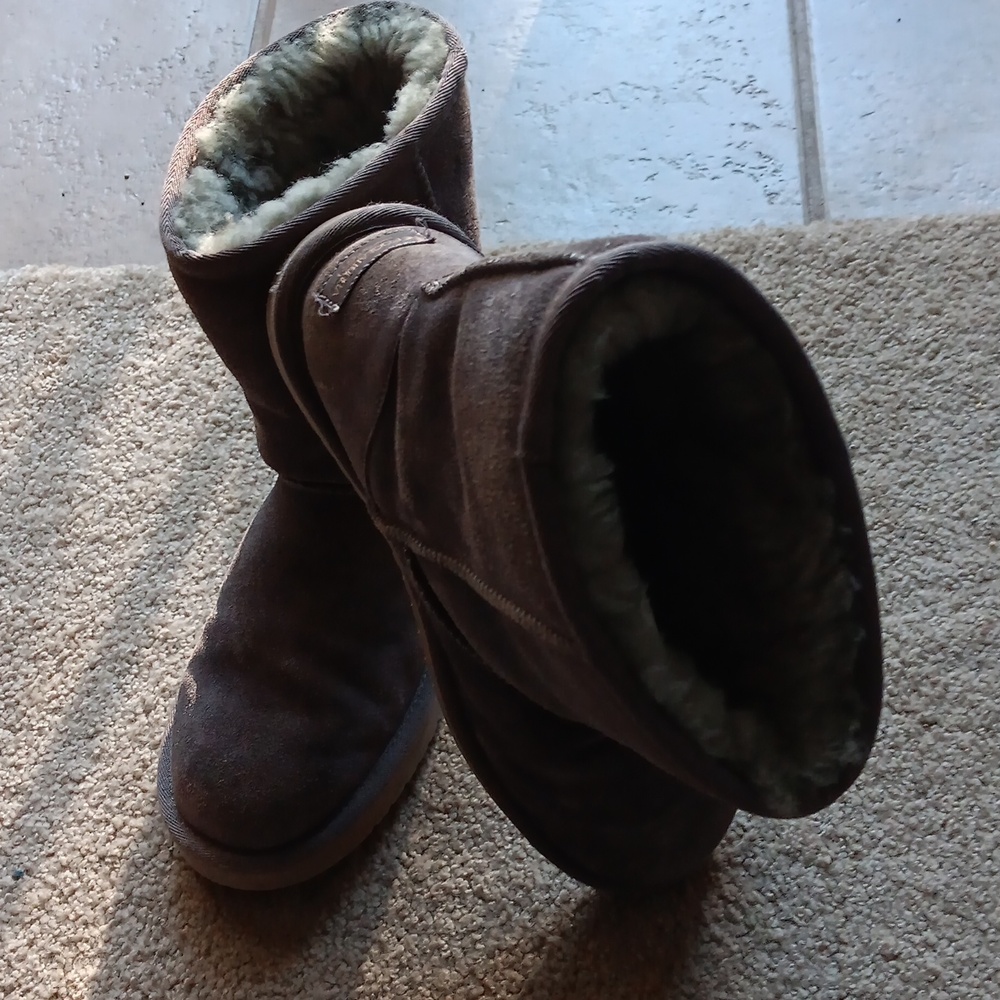 Boots - Picture 2 of 4